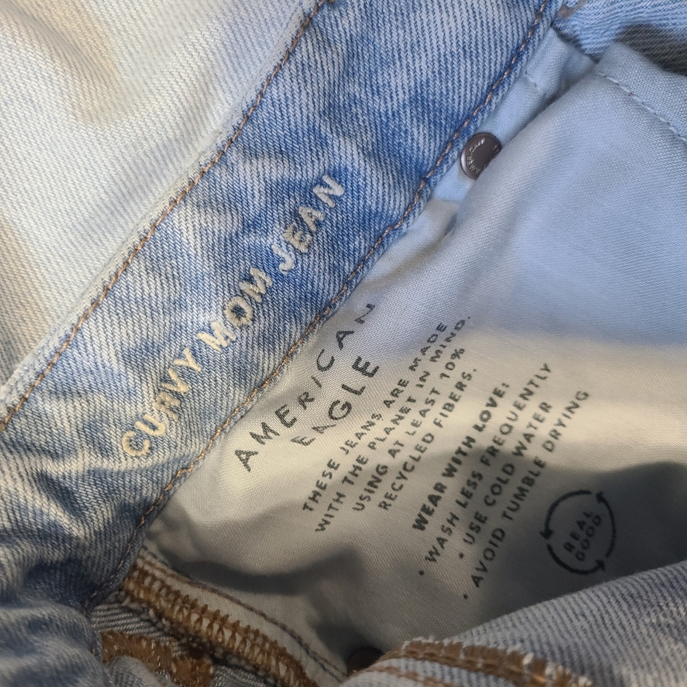 American Eagle Curvy Mom Jean Light Blue Denim Jeans 10 - Picture 9 of 16